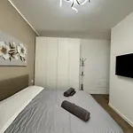 Bed & Breakfast Casa Bianca - Metro E Stazione Sotto Casa Milano