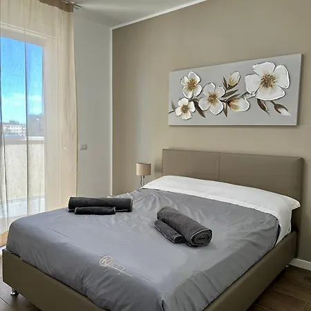 Bed & Breakfast Casa Bianca - Metro E Stazione Sotto Casa Milaan